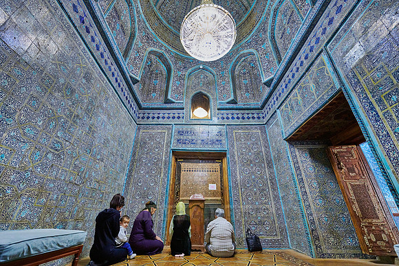 interior shot of Pakhlavan Makhmoud Mausoleum