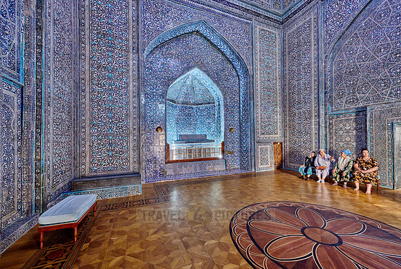 interior shot of Pakhlavan Makhmoud Mausoleum