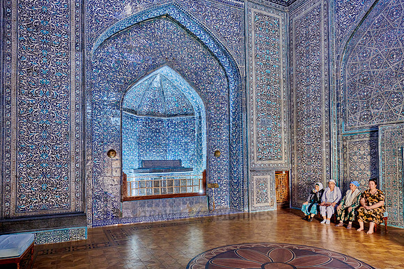 interior shot of Pakhlavan Makhmoud Mausoleum