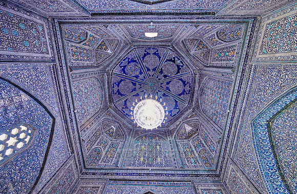 interior shot of Pakhlavan Makhmoud Mausoleum