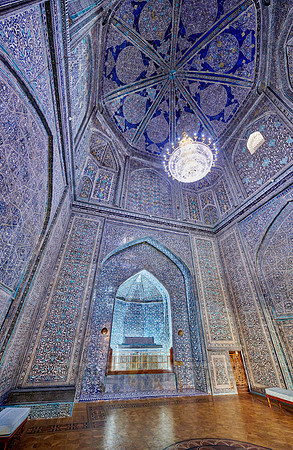 interior shot of Pakhlavan Makhmoud Mausoleum