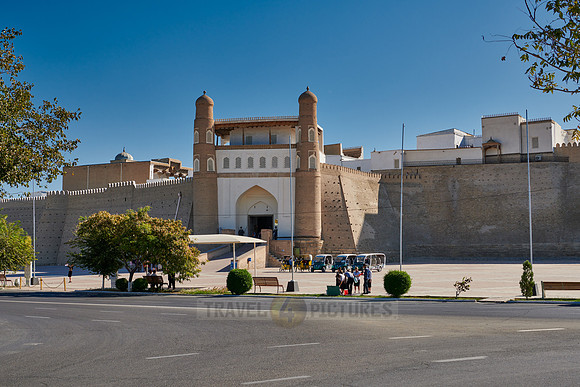 Gate and rampart