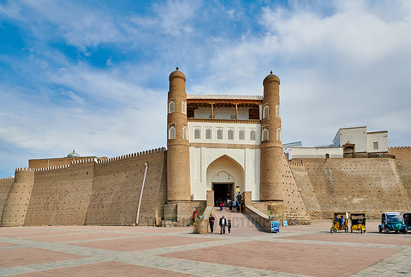 Gate and rampart