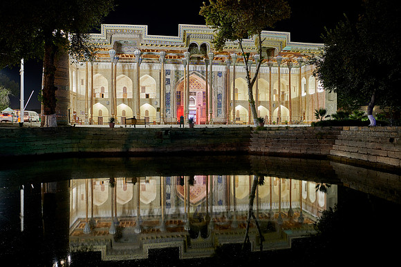 night shot of illuminated Bolo Hovuz Mosque or Bolo Hauz mosque