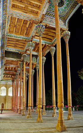 night shot of illuminated Bolo Hovuz Mosque or Bolo Hauz mosque