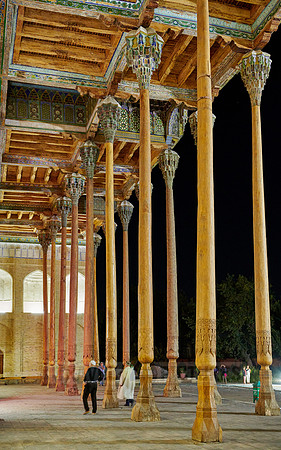 night shot of illuminated Bolo Hovuz Mosque or Bolo Hauz mosque
