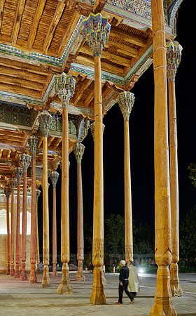 night shot of illuminated Bolo Hovuz Mosque or Bolo Hauz mosque