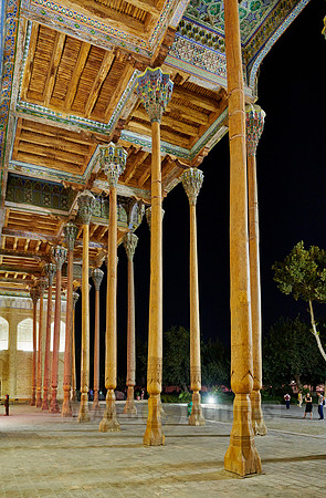 night shot of illuminated Bolo Hovuz Mosque or Bolo Hauz mosque