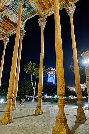 night shot of illuminated Bolo Hovuz Mosque or Bolo Hauz mosque