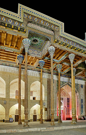 night shot of illuminated Bolo Hovuz Mosque or Bolo Hauz mosque