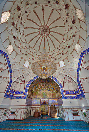 interior shot of Bolo Hovuz Mosque or Bolo Hauz mosque