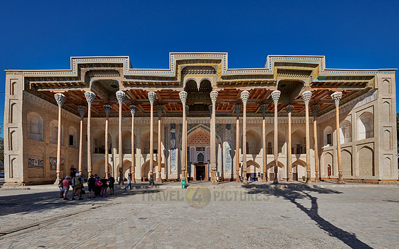 Bolo-Chaus-Moschee.  |Columns of Bolo Hovuz Mosque or Bolo Hauz mosque|