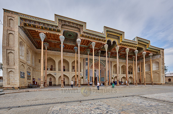 Columns of Bolo Hovuz Mosque or Bolo Hauz mosque