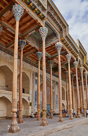 Columns of Bolo Hovuz Mosque or Bolo Hauz mosque