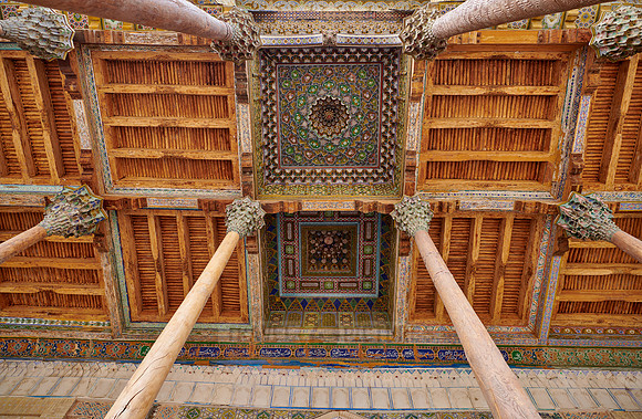 Columns of Bolo Hovuz Mosque or Bolo Hauz mosque