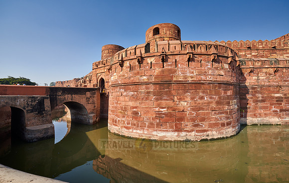 rampart of Agra Fort
