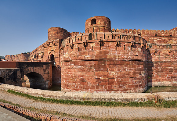 rampart of Agra Fort