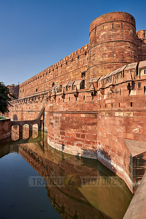 rampart of Agra Fort
