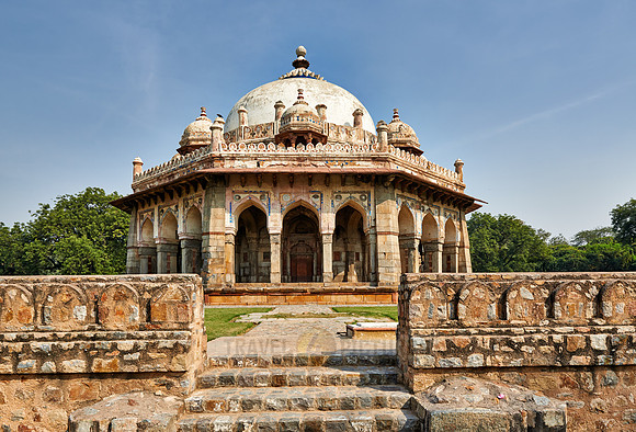 tomb of Isa Khan Niazi