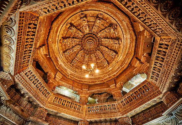 inside Chandraprabhu Jain Temple
