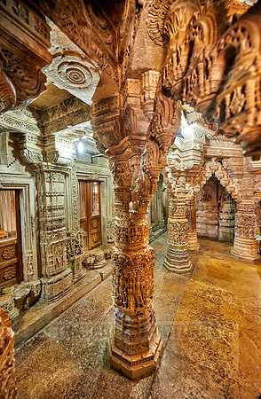 inside Chandraprabhu Jain Temple