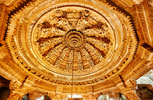 inside Chandraprabhu Jain Temple