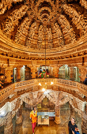 inside Chandraprabhu Jain Temple