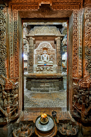 inside Chandraprabhu Jain Temple