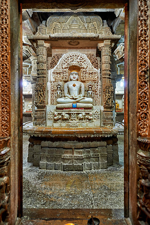 inside Chandraprabhu Jain Temple