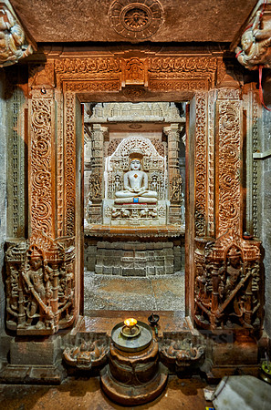 inside Chandraprabhu Jain Temple