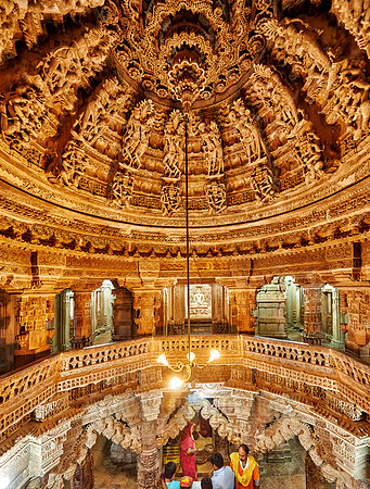 inside Chandraprabhu Jain Temple