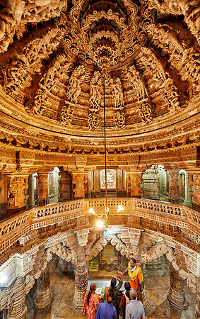 inside Chandraprabhu Jain Temple