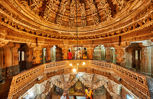inside Chandraprabhu Jain Temple