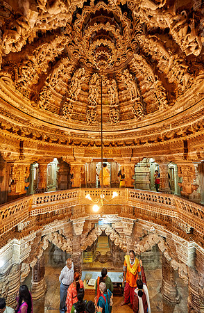 inside Chandraprabhu Jain Temple