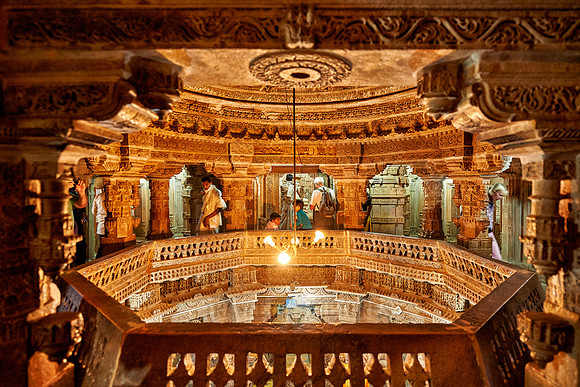 inside Chandraprabhu Jain Temple