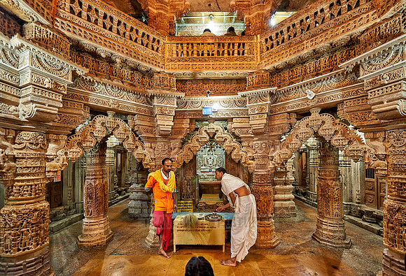 inside Chandraprabhu Jain Temple