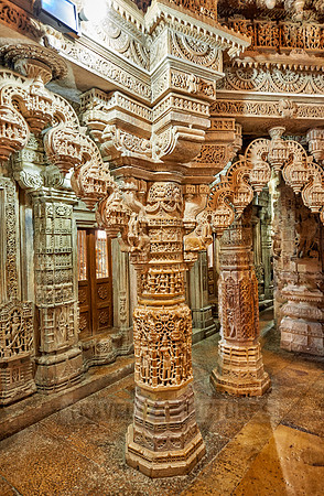 inside Chandraprabhu Jain Temple