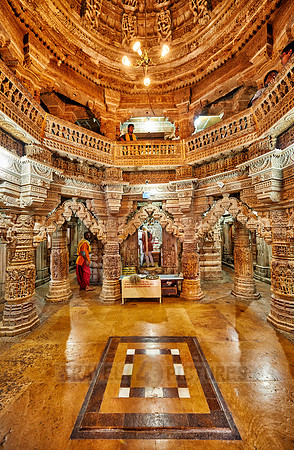 inside Chandraprabhu Jain Temple