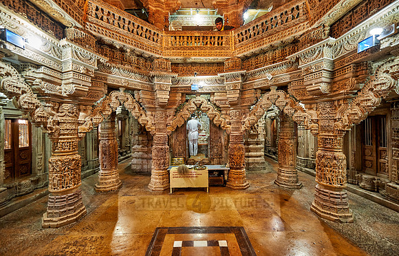 inside Chandraprabhu Jain Temple