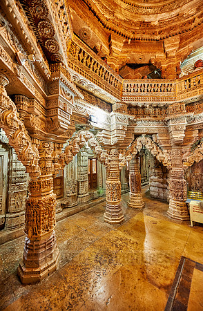inside Chandraprabhu Jain Temple