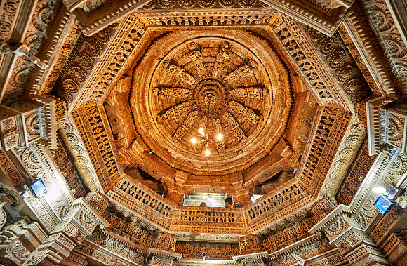 inside Chandraprabhu Jain Temple