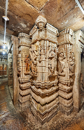 inside Chandraprabhu Jain Temple