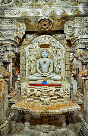 inside Chandraprabhu Jain Temple