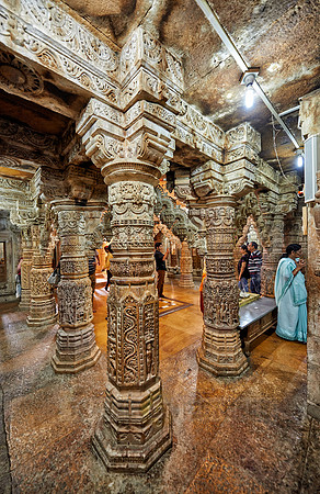 inside Chandraprabhu Jain Temple