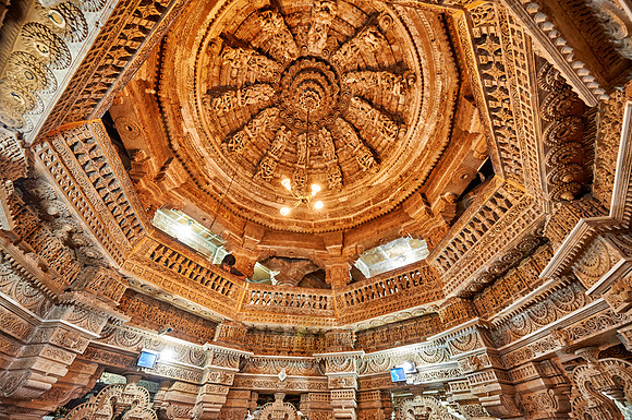inside Chandraprabhu Jain Temple