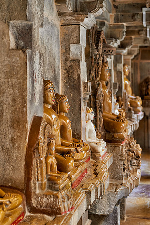 inside Chandraprabhu Jain Temple