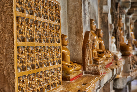 inside Chandraprabhu Jain Temple