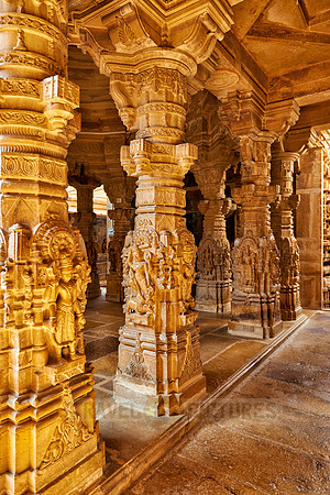 inside Chandraprabhu Jain Temple