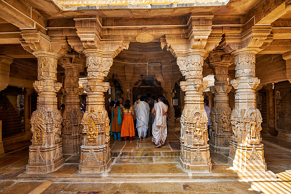 inside Chandraprabhu Jain Temple