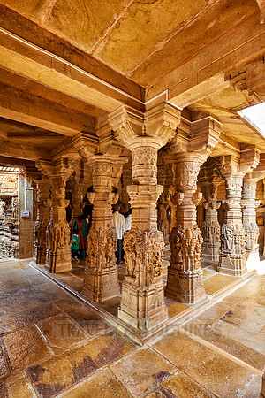 inside Chandraprabhu Jain Temple